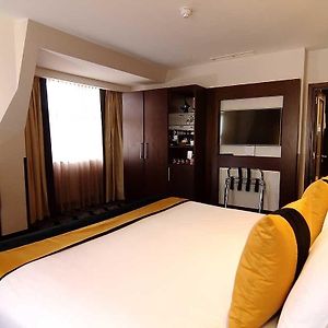 Club Kamer met een King Size Bed